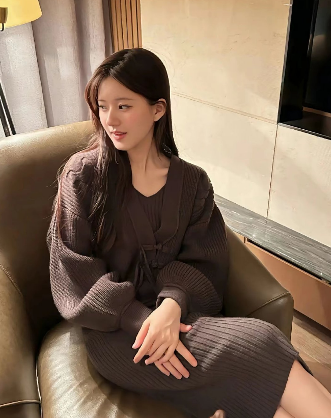 赵露思的眼睛会说话，一眼就让人沦陷！