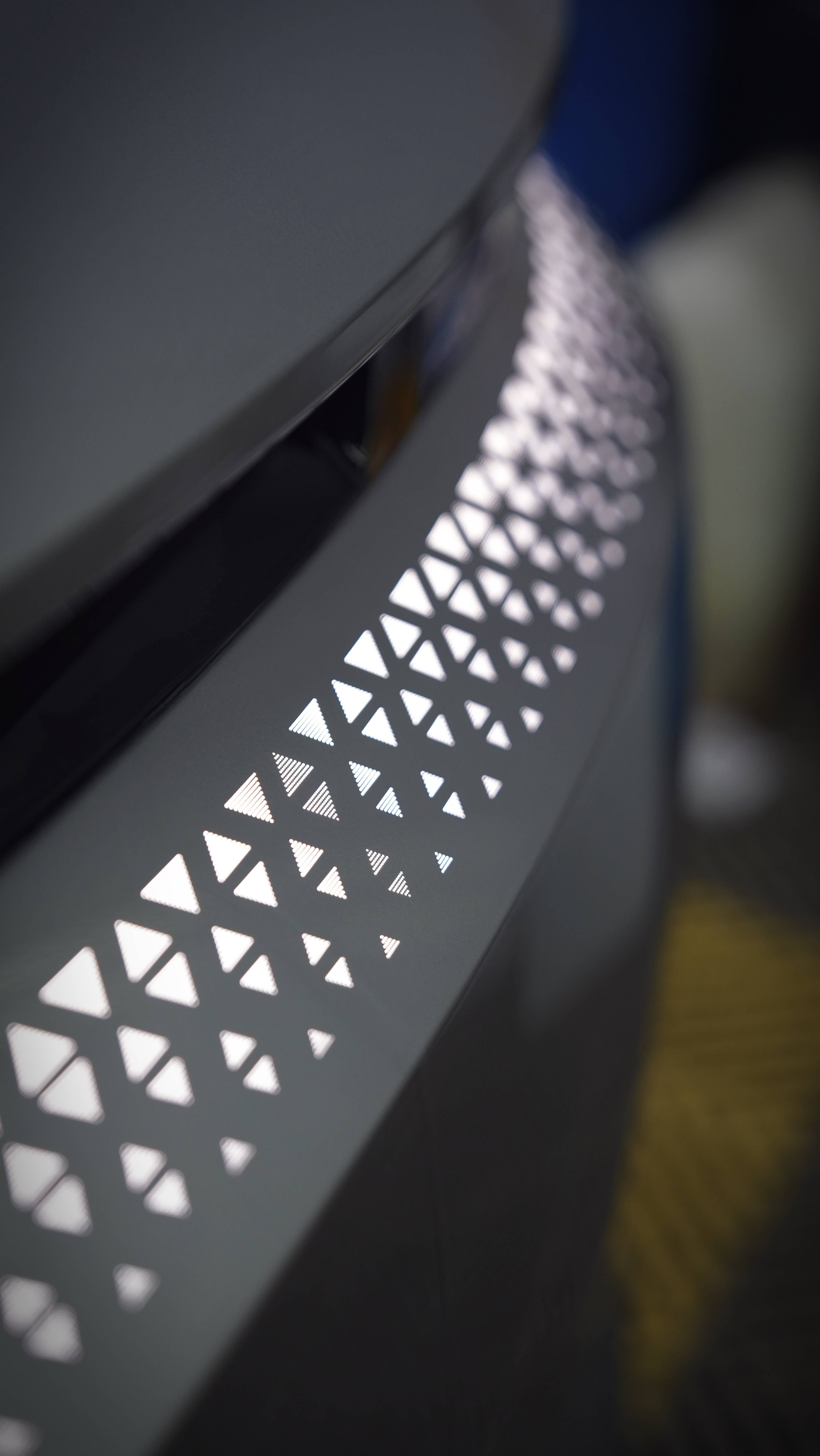 坏了，美容店小哥疑似看上了这台车，品味真好