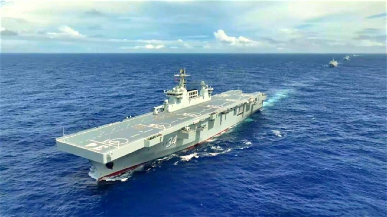 中国“海上巨兽”，大规模涌向海面，向美国释放重磅信号中国海军075型两栖攻击
