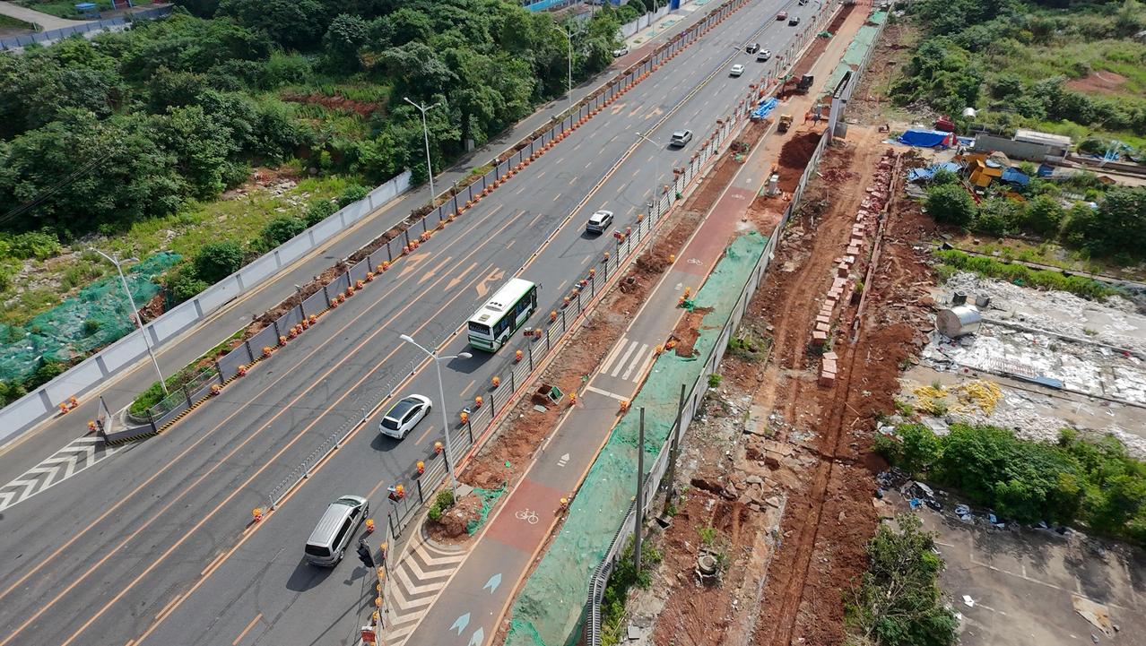 目前长沙南城有地铁1号线，在建7号线。今天，家在长株潭@长沙奥体中心记录者发布
