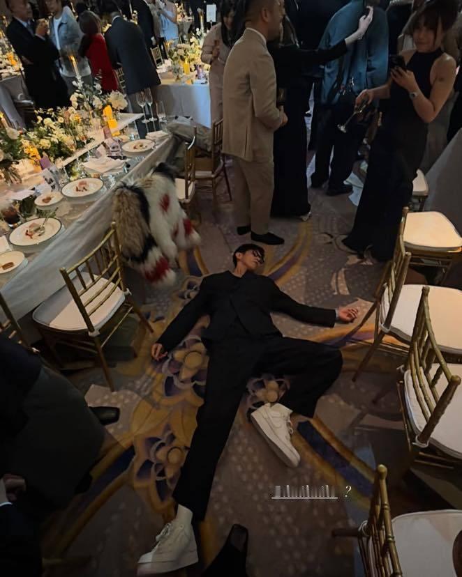 柯震东在许玮甯邱泽婚礼上醉成这样？