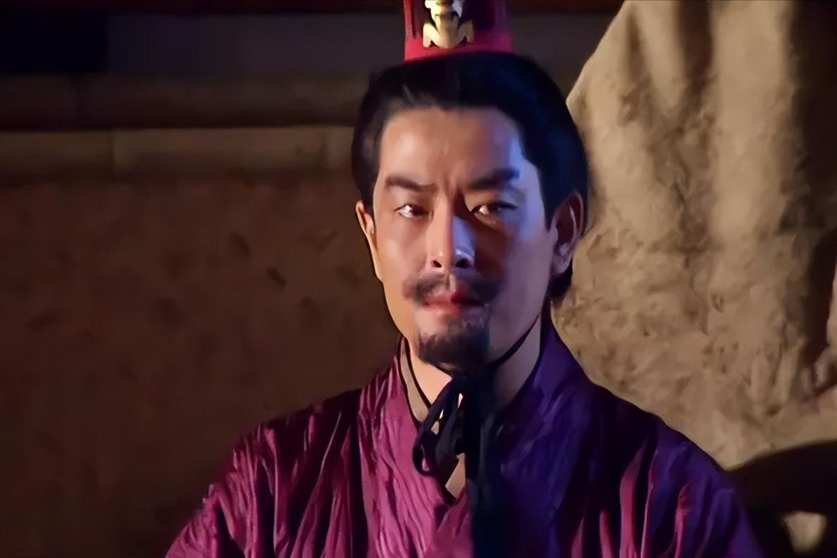 东汉建安五年（200年），小霸王孙策亲手砍了一个老道士，结果当天雷雨交加，连天空