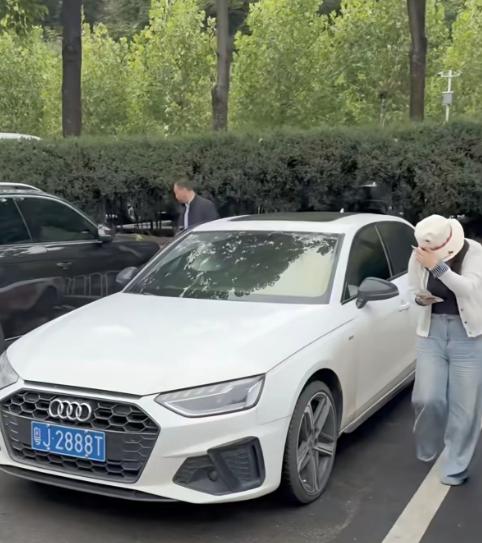 “广东公路甲级战犯”粤J2888T车主现身老君山，不少网友发现，这位全网知名的车