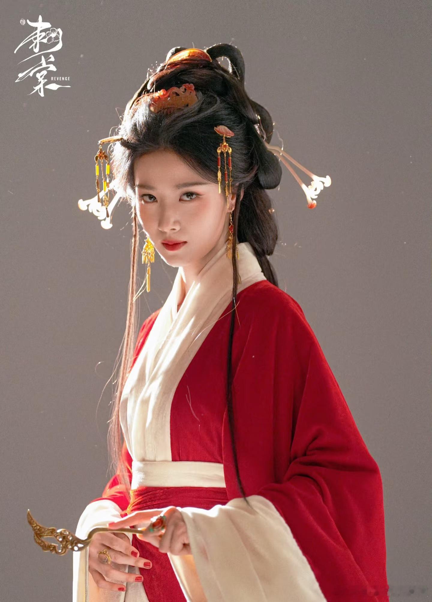 卢昱晓《刺棠》造型，恶狠狠的眼神，感觉突破好大！​​​