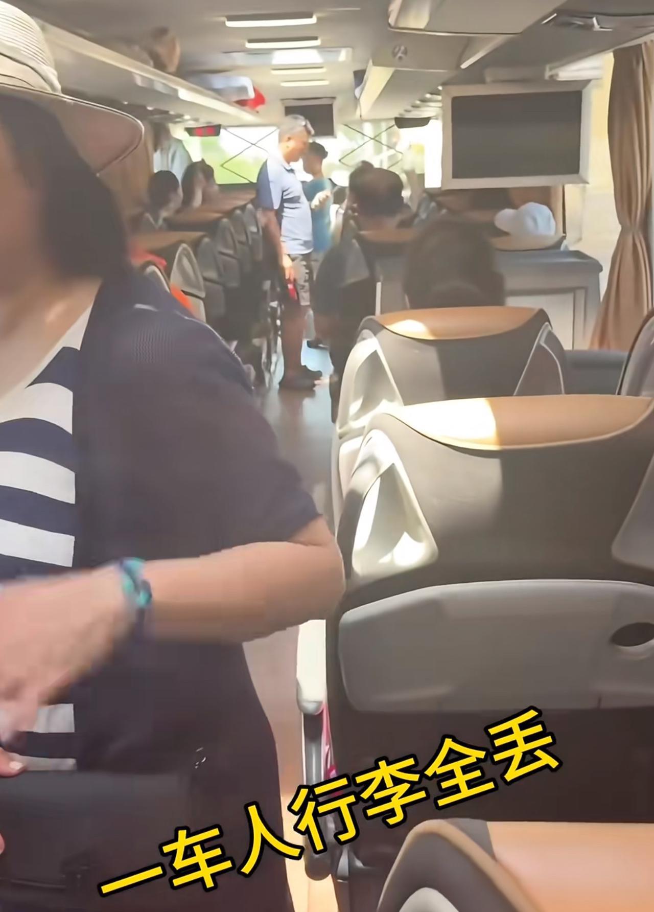 “下车吃个饭，就半小时，回来整辆大巴被搬空了？！连护照都一张不剩！"这疯狂的一