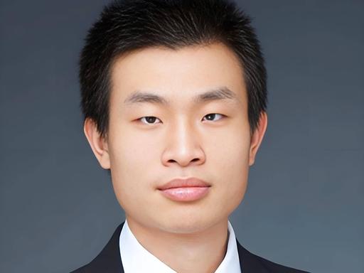 韦东奕的形象发生了很大的变化，看起来和以前判若两人，头发也剪短了，人也好像消瘦了