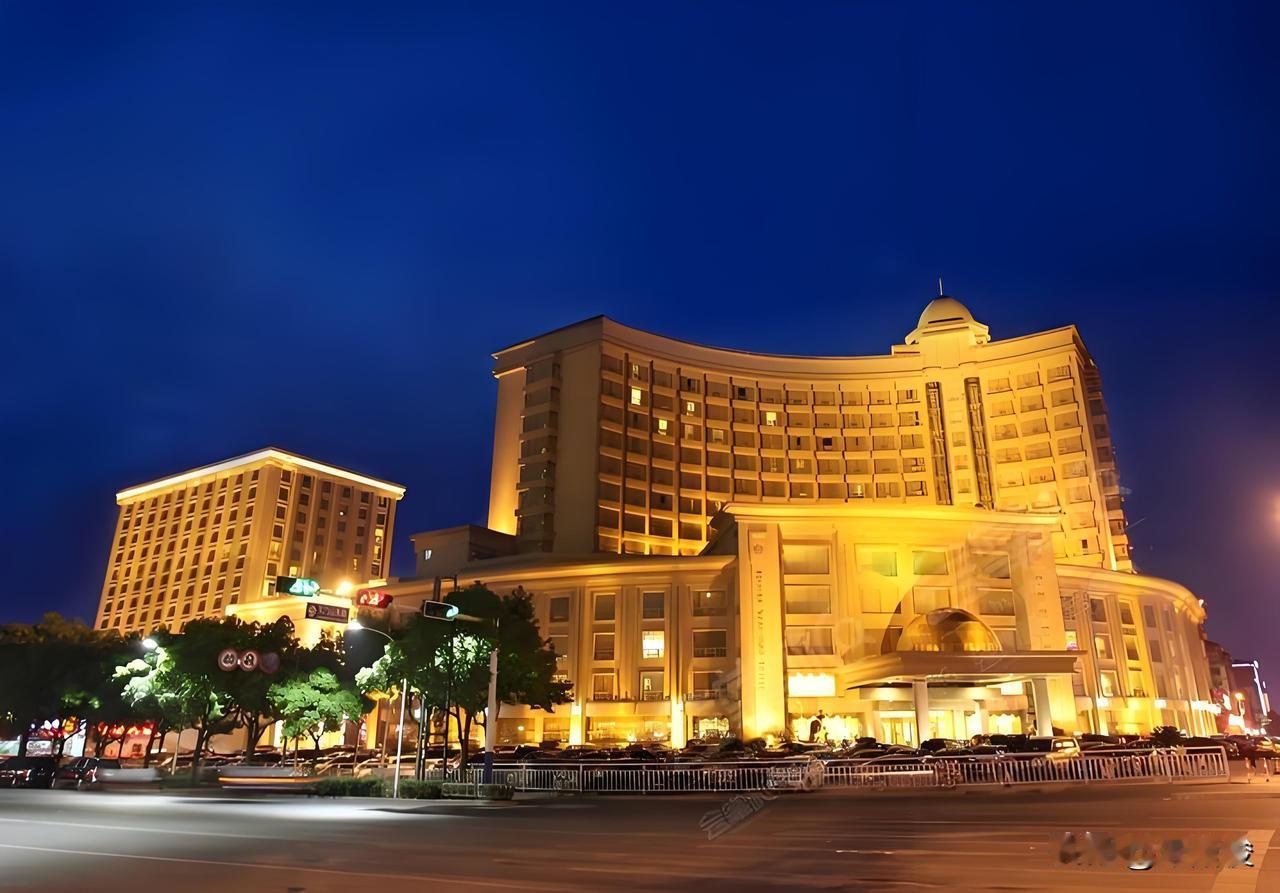 昨天夜晚，我拖着疲惫的身躯入住芜湖汉爵阳明大酒店。乘车临近酒店，我的精神为之一