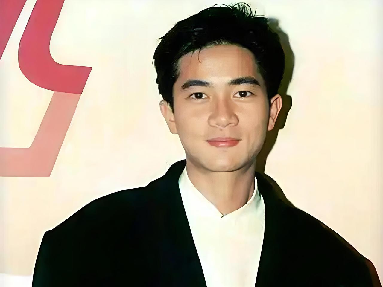 谢谢王晶导演在陈百强走了33年后告诉咱们他的真实死因（意外），之前我就纳闷何猷君