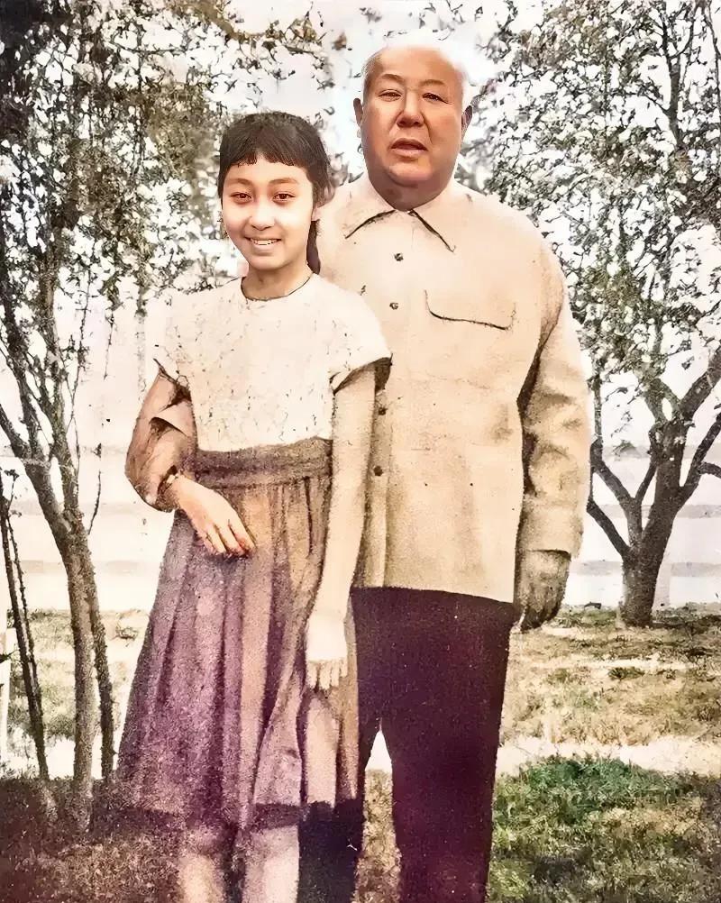 这就是<em>马鸿逵</em>真实的相貌，都看一下呗！这不是演员扮演的，而是他当年在美国洛杉矶公园