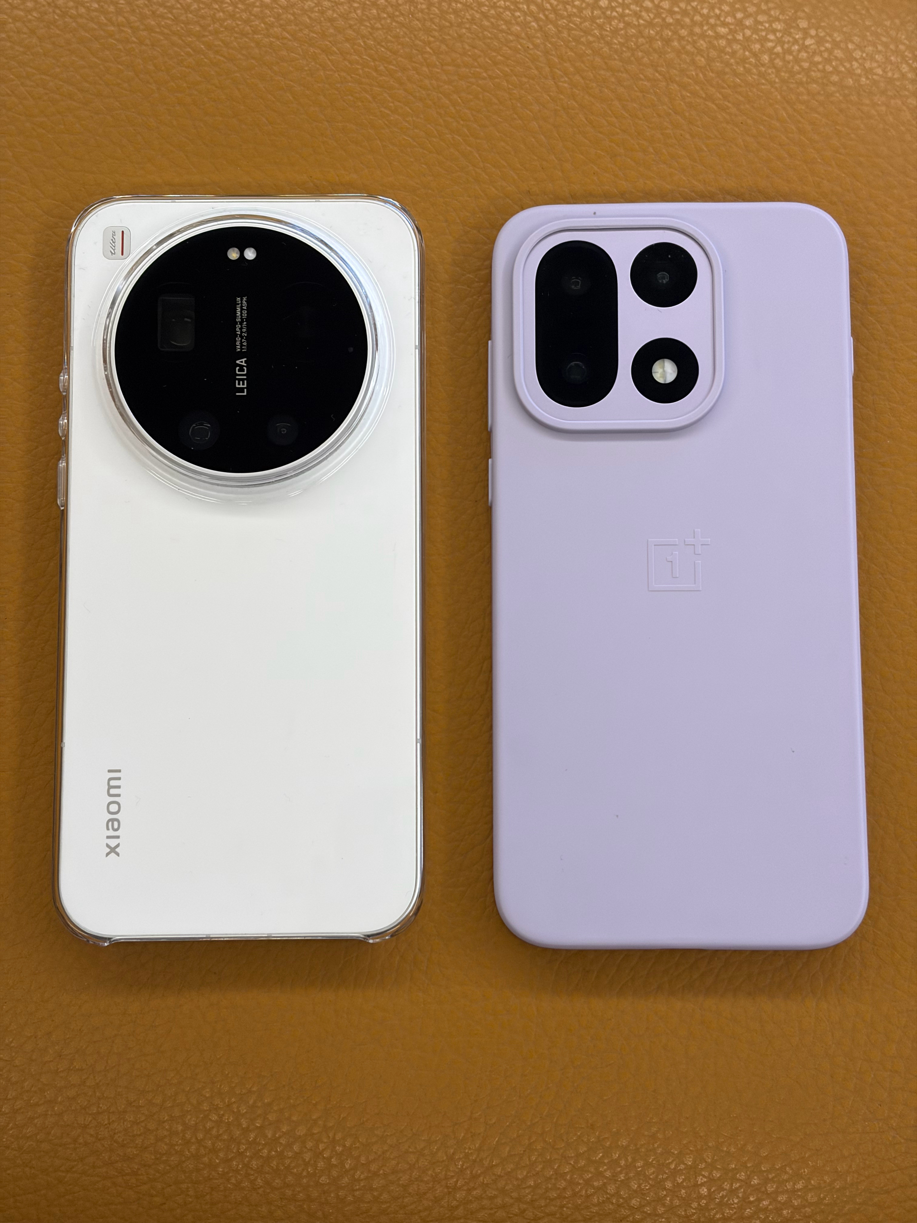 今年机器搭配挺抽象的，主力机用17，副机用安卓，本来想说搭配个米Ultra