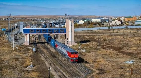 “如果中国不开放领空，我们就请美军驻军。”领空不是小区门禁，按两下就能随便放行。