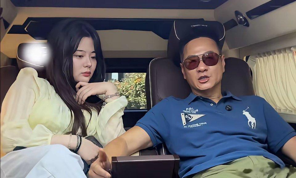 知名演员连奕名与前妻所生的女儿近照曝光，这模样，这神态，真的与亲妈妈陈佳妍一个模