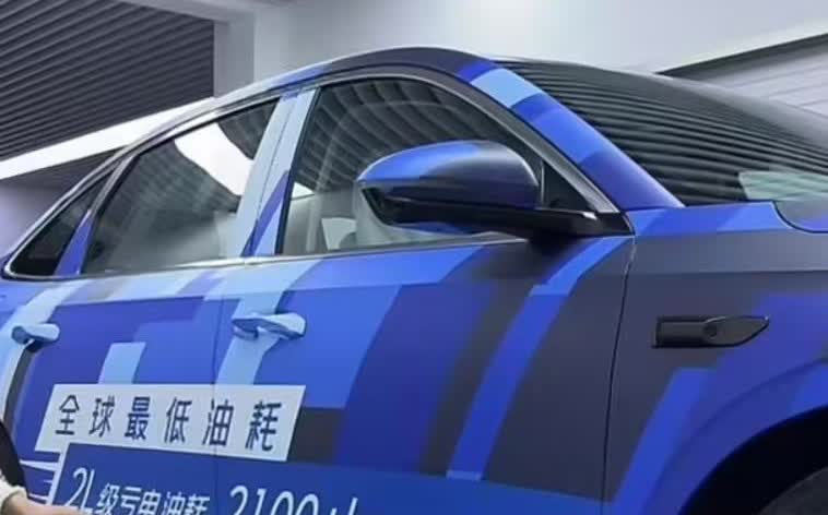 炸裂！吉利新车续航破纪录一箱油能跑半个中国？吉利银河刚曝光的混动新车，
