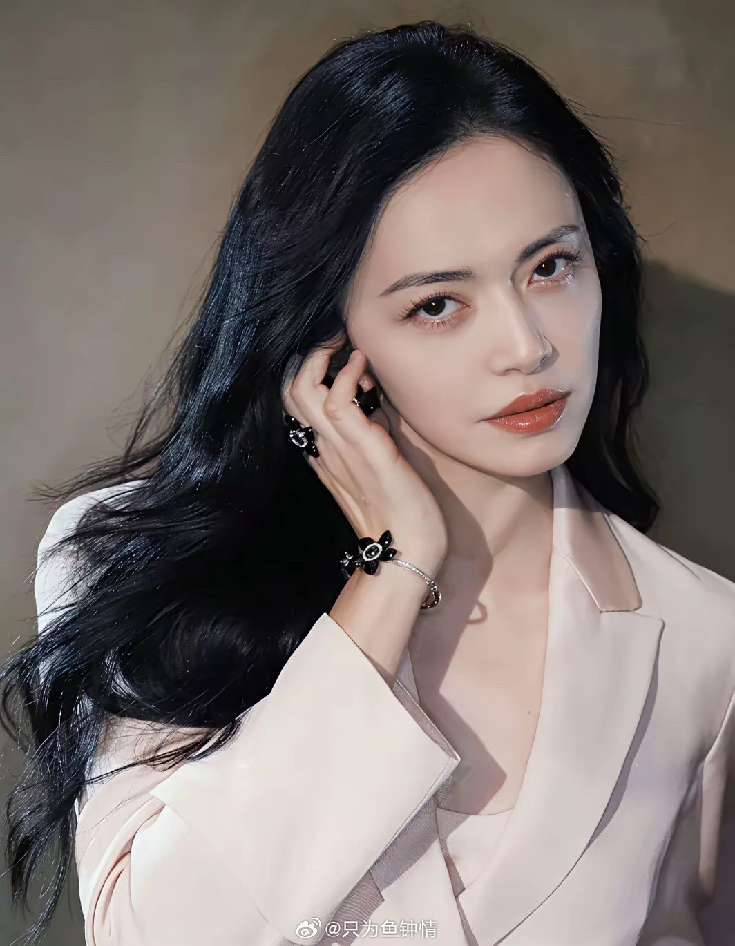 其实明眼人都看出来了，姚晨之所以敢离2次婚，本不就是她“拎得清”，或财富已自由，