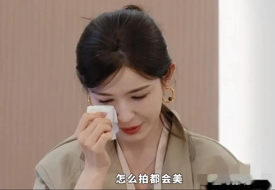 哈尼克孜被制片人张书维吐槽长得不够美爆哭！郝蕾挺身而出惊现史诗级