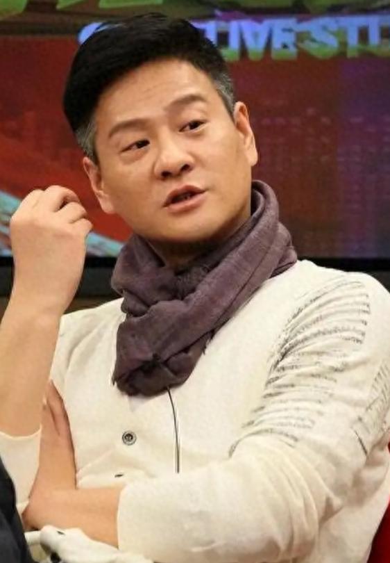 顶级负心汉，成名后与恩人离婚迎娶小三，如今前妻红了他却不行了这个人就是连奕名