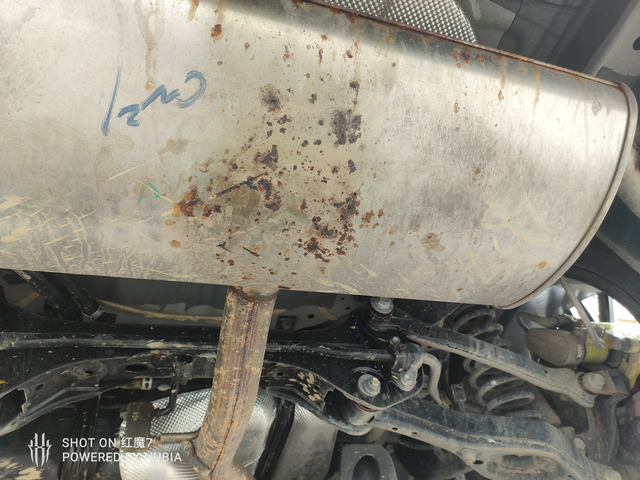 长安UNIT生锈最新发现一个问题，排气管尾端消音器生锈，6000公里不到，23