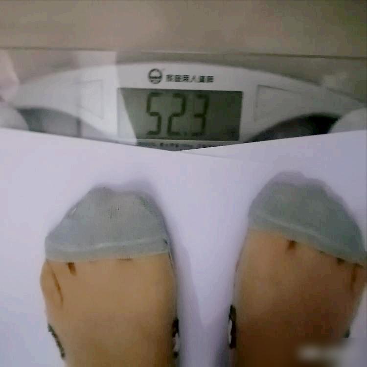 我惊呆了，我的体重又降了，还不如一个月前重了！我今年也五十七了，前阵子闺女还