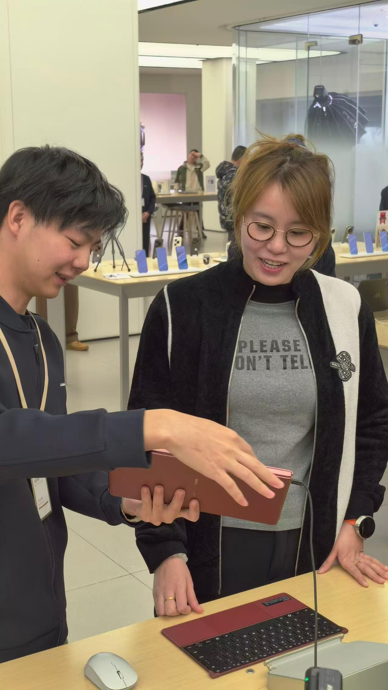 华为MateX7全色售罄2025年科技茅台开售，预料之中秒空，今年产品力非常非