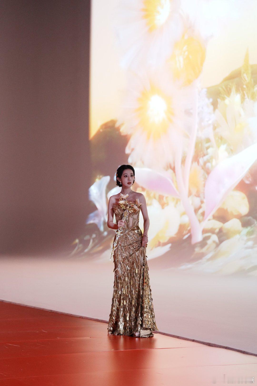 星光大赏AI红毯真香了星光大赏这次靠AI红毯赢麻了好嘛！陈都灵、龚俊他们在大白