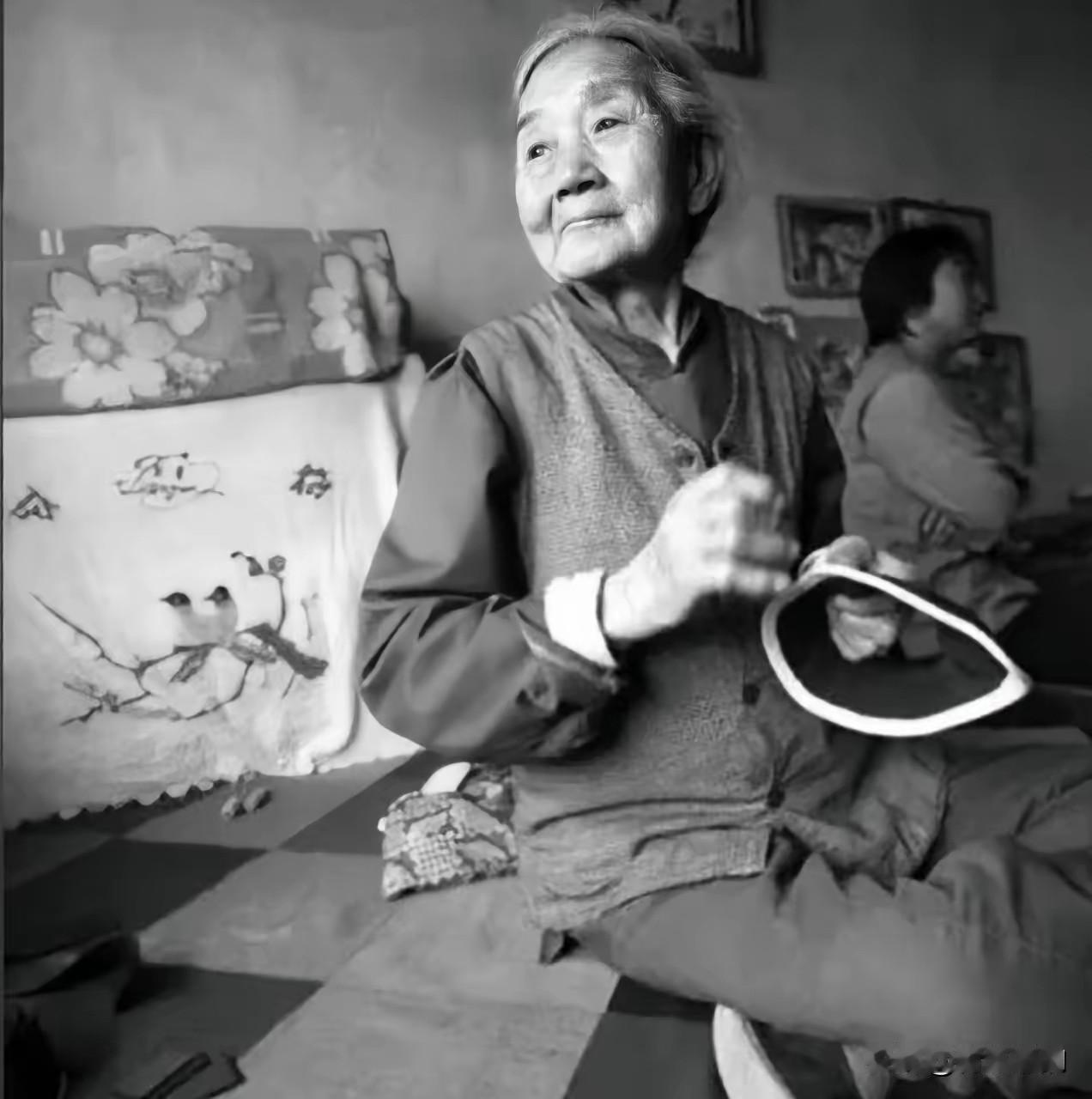 1941年，几名日本兵轮流侵犯赵润梅，还将她的家人全部杀害，等她回过神来时，发现