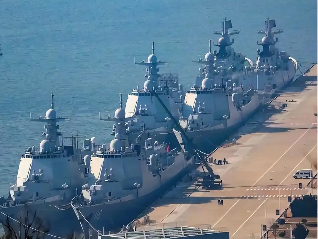 70艘驱逐舰列阵！中美海上差距仅剩半步咱海军的硬实力，真的越看越提气！