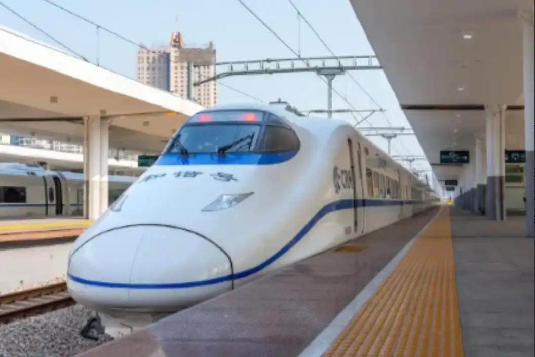 中国为什么执意要发展高铁，而不是廉价航空？因为中国在做一个赌注，赌得就是你用电，