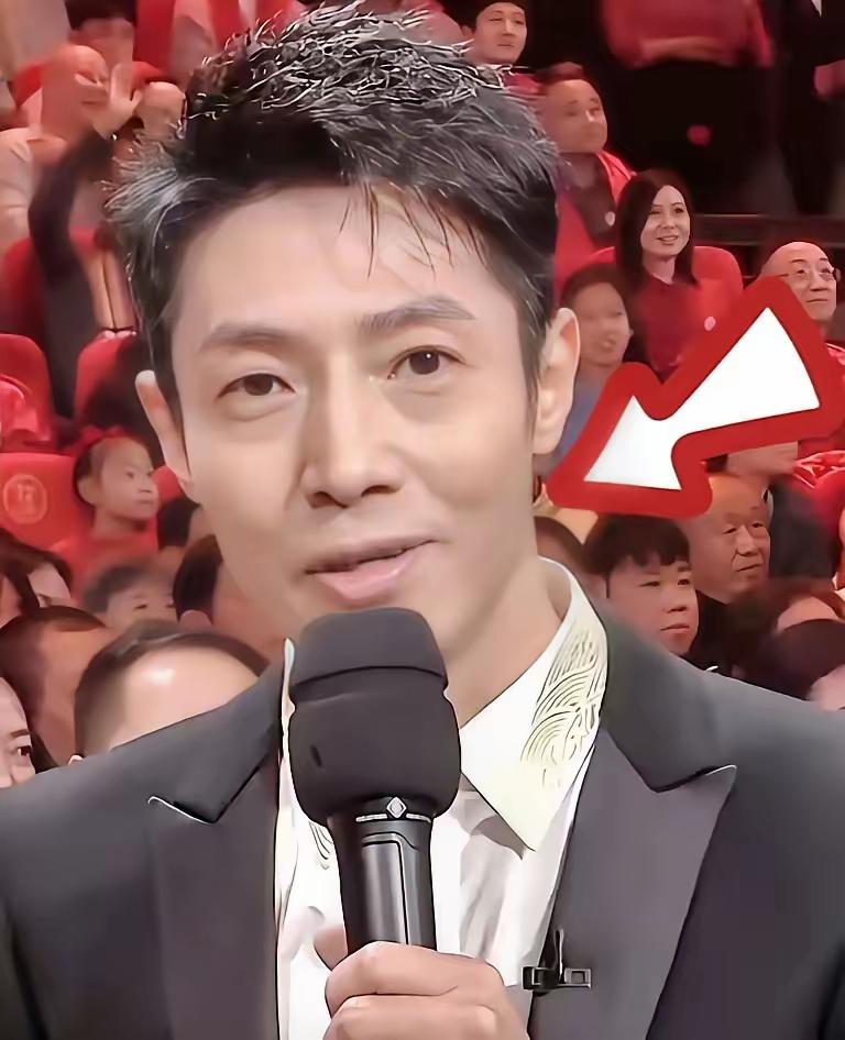 撒贝宁上榜了。我盯着名单，后背发凉——不是因为撒贝宁不优秀，是因为这份名单，