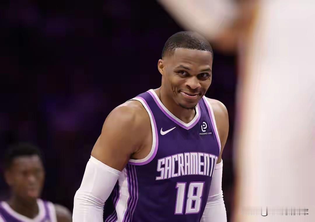 国王老将威斯布鲁克恐怕要被交易了！最近美国名记Spears在社媒上发文聊到了国王