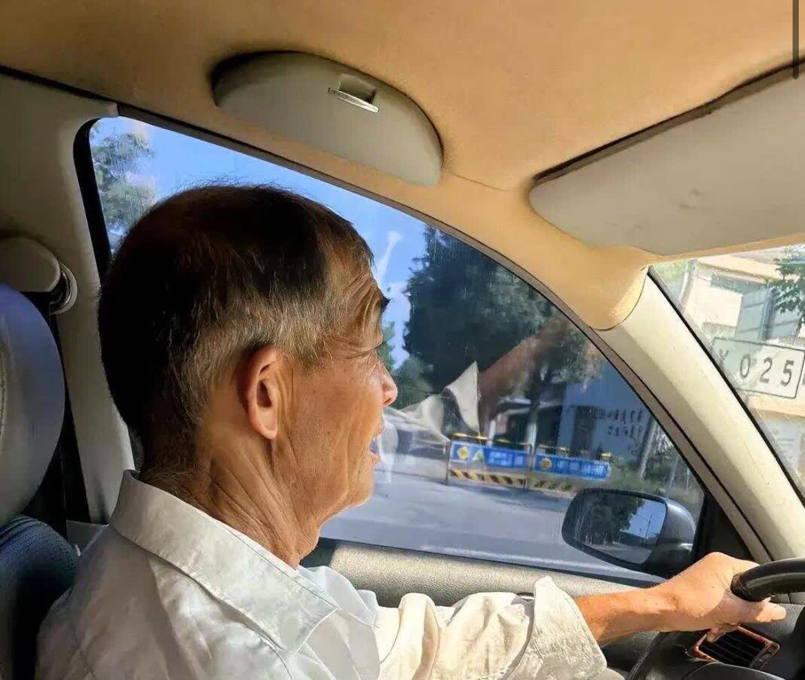 爸爸开了半辈子车，他教我的10个开车技巧：1.第一个：不管车速多快，车