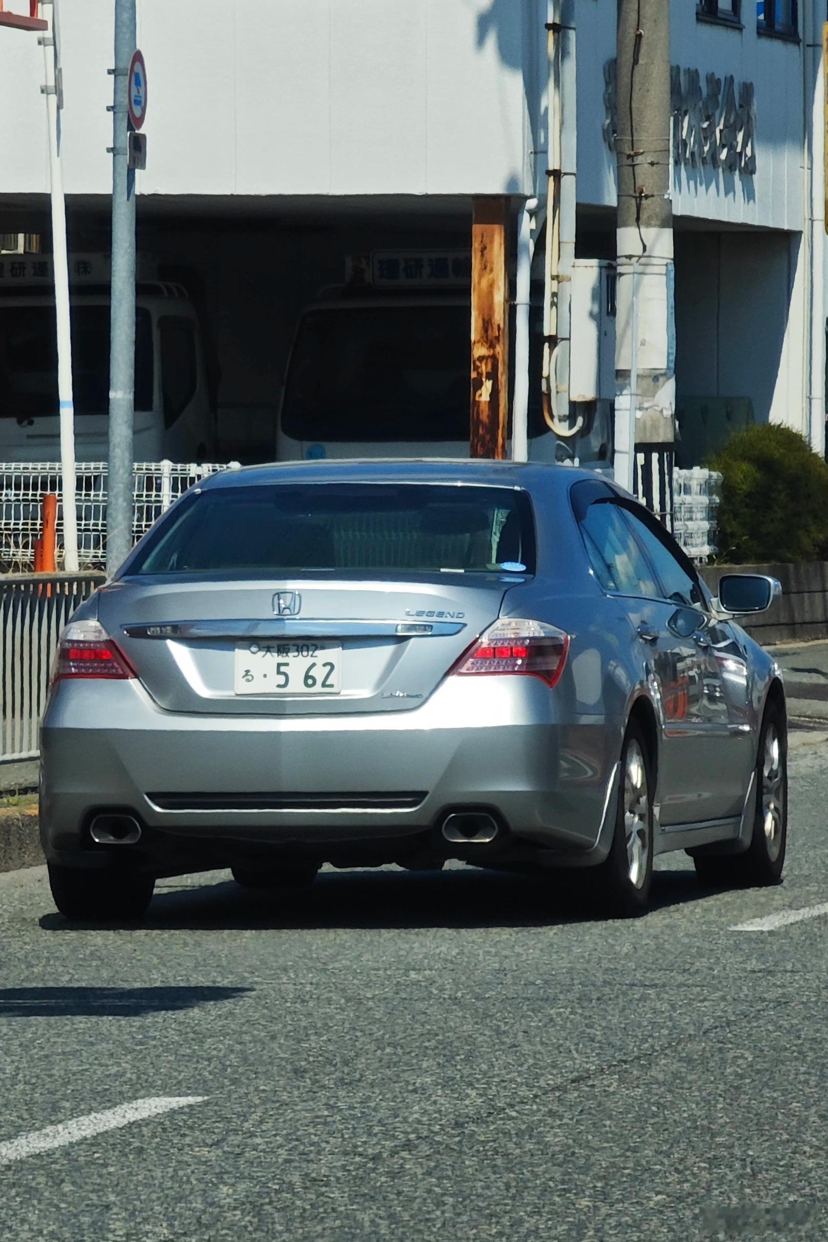 型车街拍在大阪街头偶遇本田里程Legend（KB2），低调到几乎没人会多看一眼