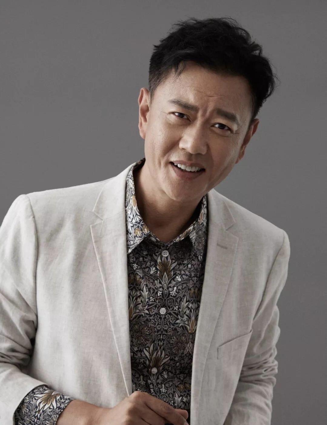 原来看过他演的戏，但总叫不出他的名字，别的明星们演戏是一份职业，一份工作，多数明