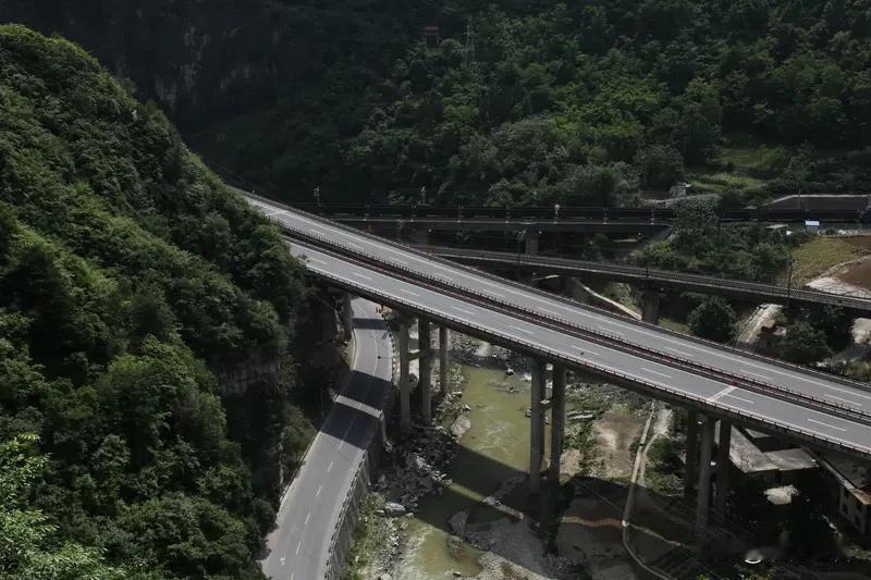 陕西商洛7·19高速公路桥梁垮塌事故调查报告揭露触目惊心的真相：一条62条生命铸