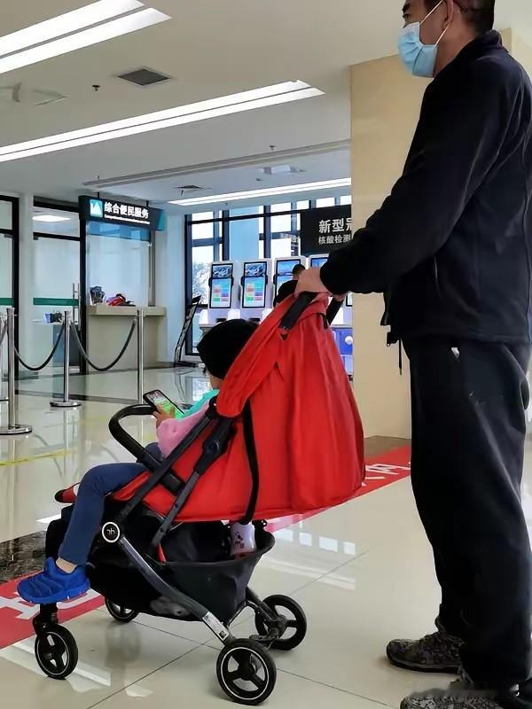 我出生就被送到姑姑家，吃姑姑奶水长大，7岁被亲生父母接走，22年亲情纠葛，谁料，