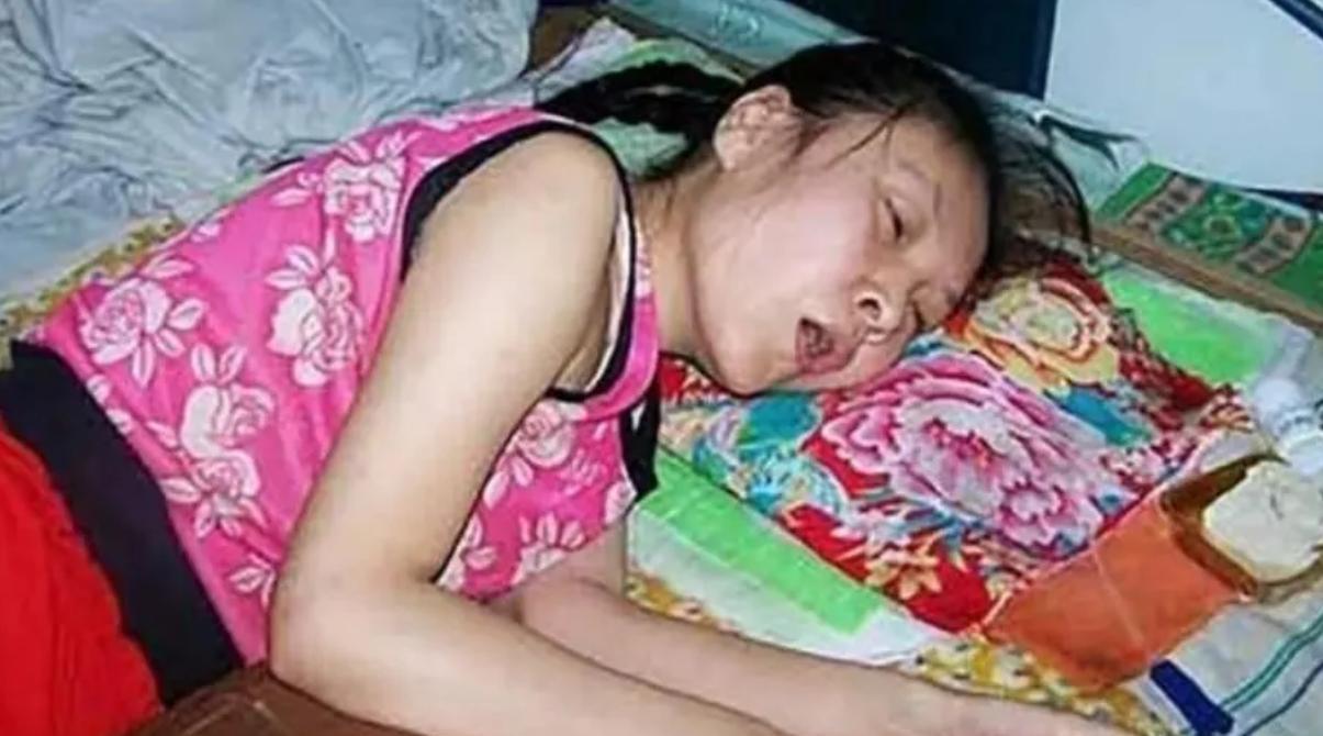 1987年，亲哥扇了她俩耳光，她趁机装瘫了，这一瘫就瘫了20年！真是装瘫界的翘楚