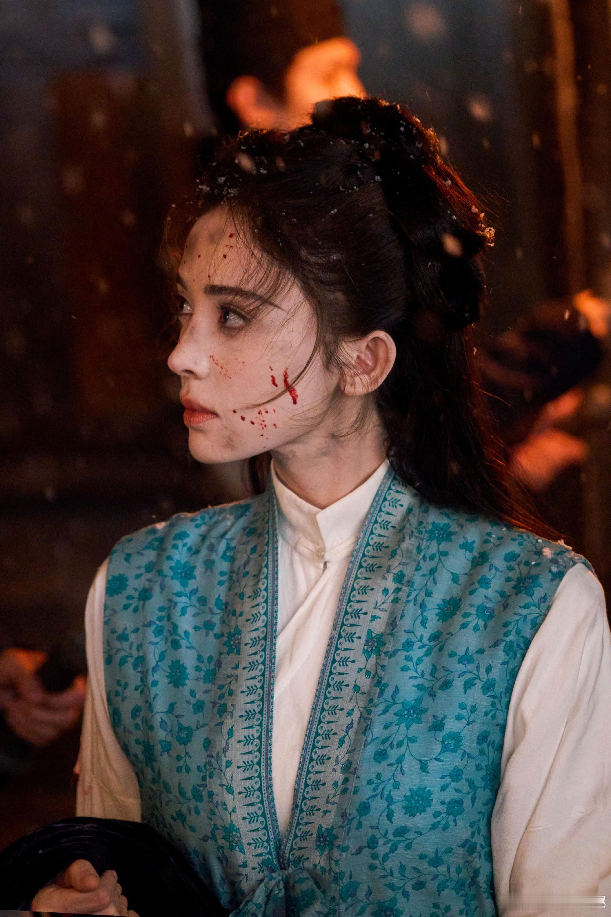 娜扎眼神戏咱就是说，娜扎在《玉茗茶骨》里眼神戏太牛啦！用看垃圾的眼神，把角色情绪