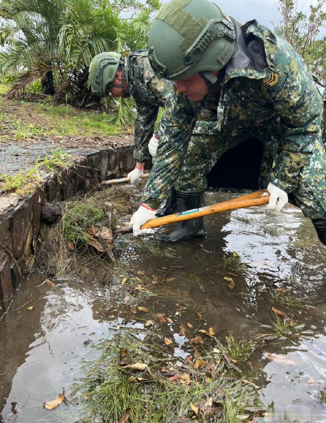 摆拍？参与台风救灾的台军身上怎么都好干干净净的？[？？？]烽火问鼎计划​​​