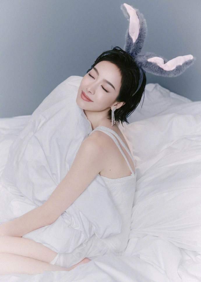 宋茜39岁了宋茜39岁状态青涩的Victoria到现在成熟的宋茜，没想到都39