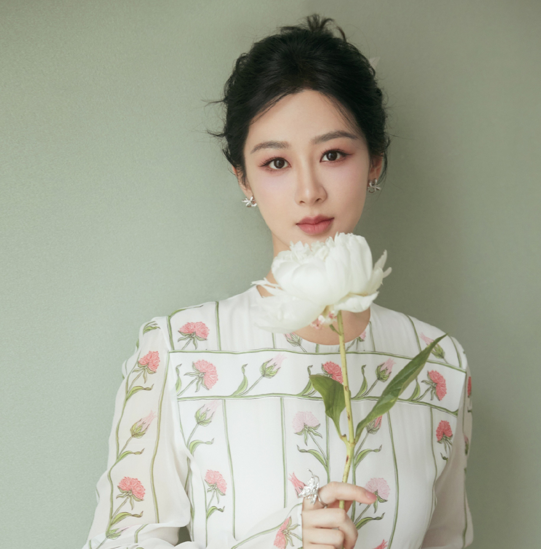 1.赵丽颖和易烊千玺主演的《澎湖海战》定档，这部电影历史意义比较特殊，所以得到了