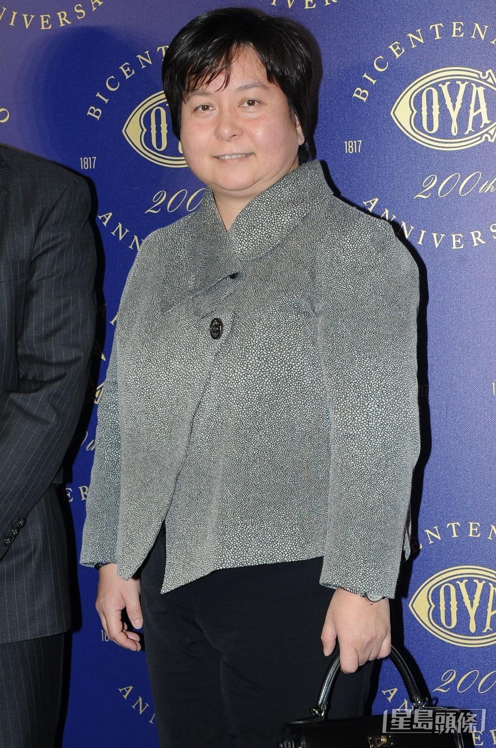 赌王何鸿燊女儿何超蕸安详辞世临终前家人一直陪伴身边赌王何鸿燊与二太蓝琼缨年约6