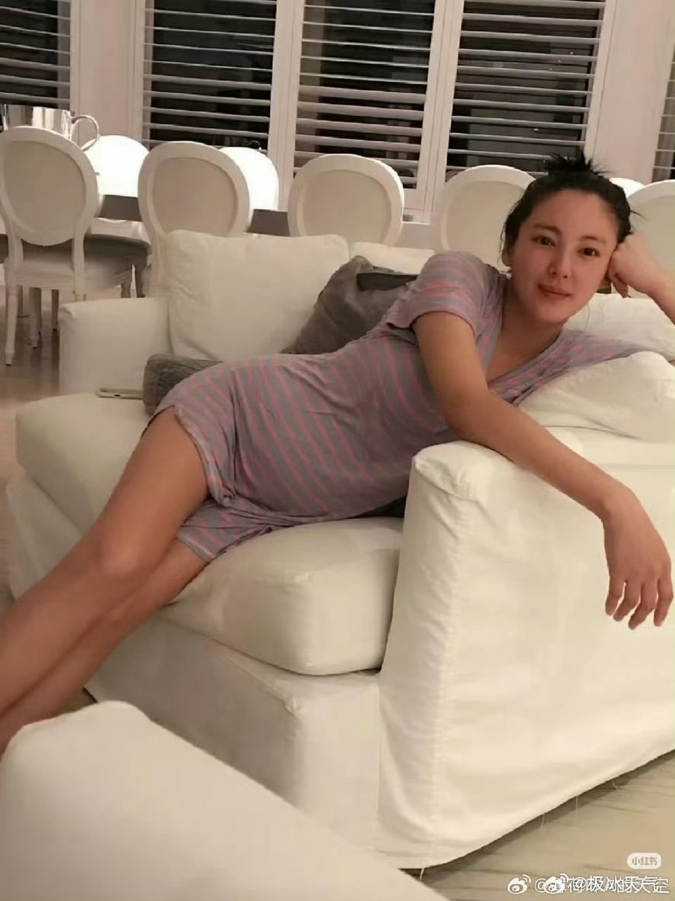 工作人员曝张雨绮又怀了有工作人员爆料张雨绮怀孕了，工作暂停只直播！也没听说结婚的