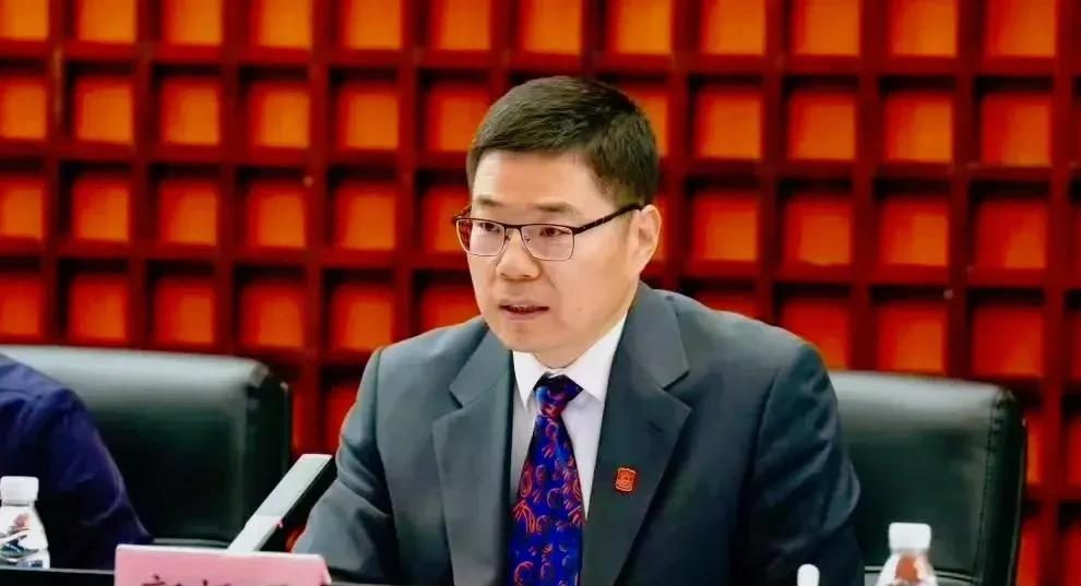 郭主席去哪了？球迷都在问！新篮协主席郭振明上任快一年了，但大家感觉他像“隐身”