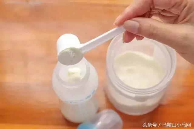 央视曝光9个品牌奶粉不合格! 影响孩子智力、还会导致肠胃出血!