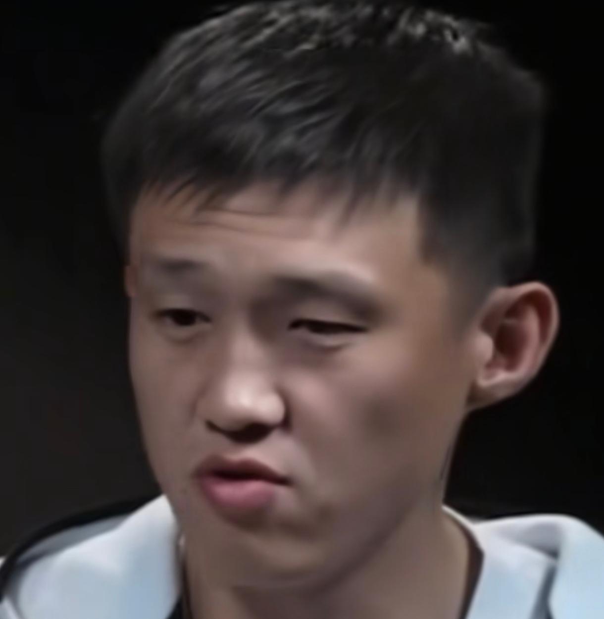 罕见！周鹏点评中乌男篮第二场比赛。这位老队长大概是憋了一肚子话，终于找到了个出口