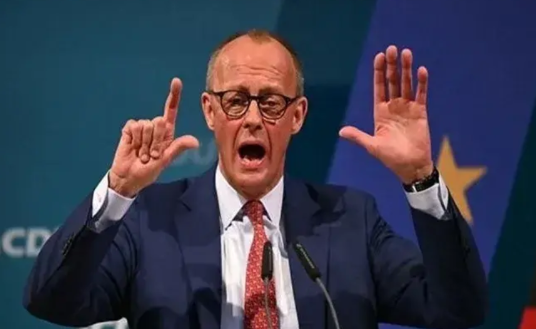 火上浇油！默茨这是要把德国带向何方，对乌克兰同时提供导弹运输和后勤支援，泽连斯基