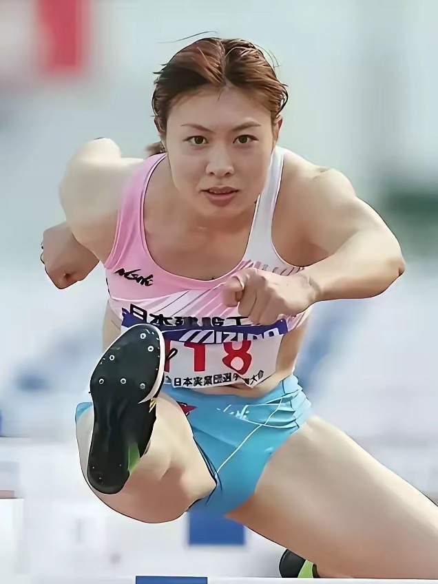 30年前的12秒44，成了中国女栏跨不过去的一道天堑。很多人都盯着吴艳妮的12秒