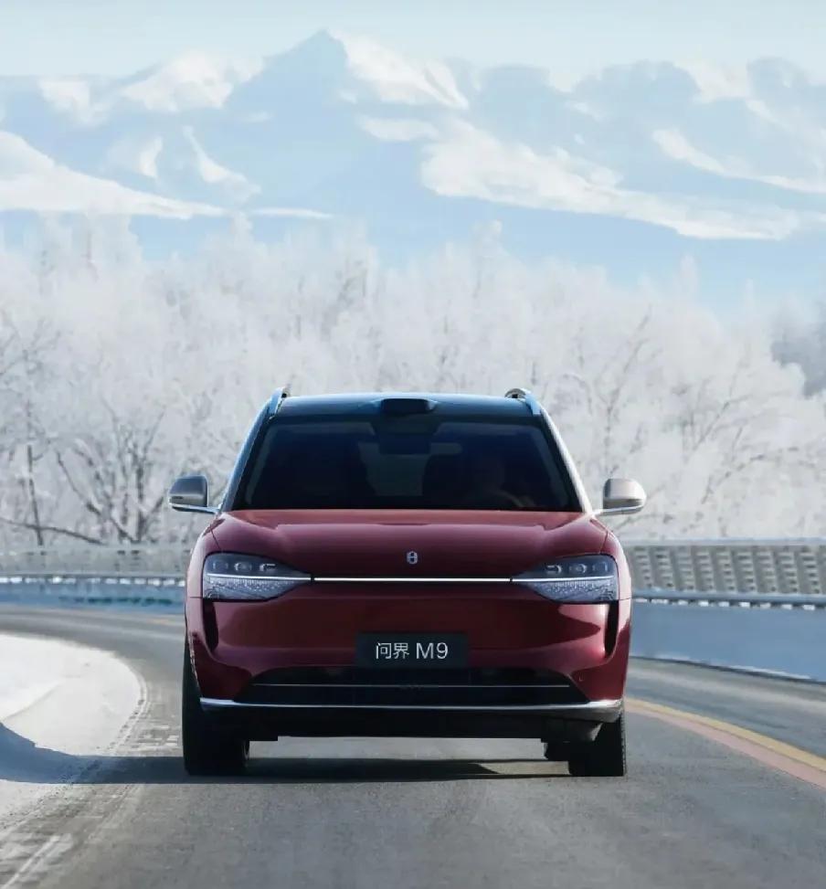 问界M9马上纳福，大五座内饰提供琥珀棕、松露icon棕、望舒杏、月影灰、赤茶橘五