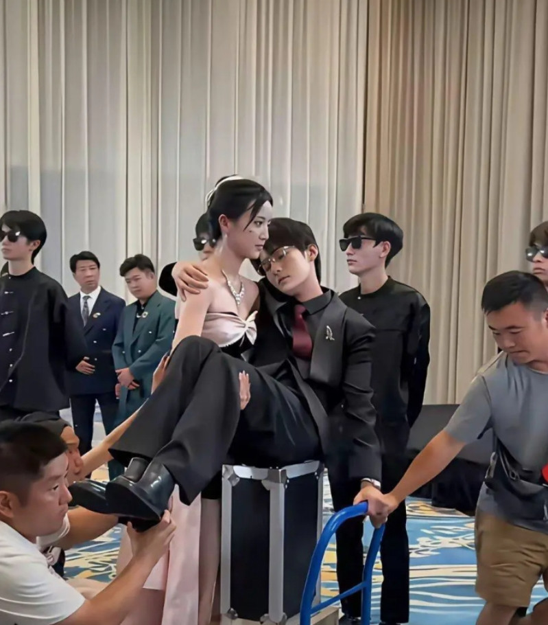 原来电视机的公主抱是这么拍的，涨知识啦