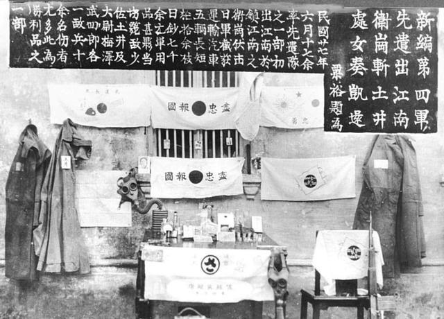 1938年，粟裕和战士们正在打扫战场，突然一个日军军官端着刺刀向粟裕刺来！这