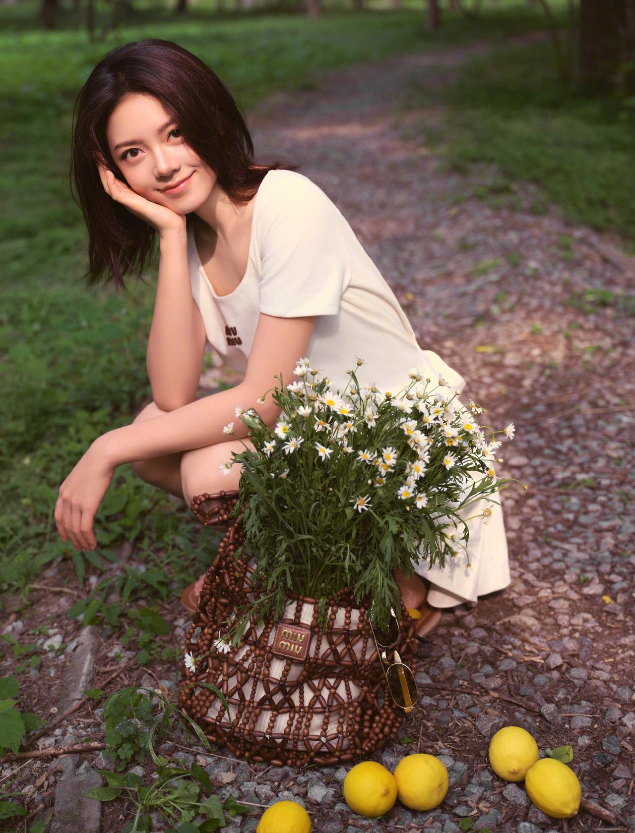 赵今麦inMiuMiu明媚清丽的夏日少女​​​